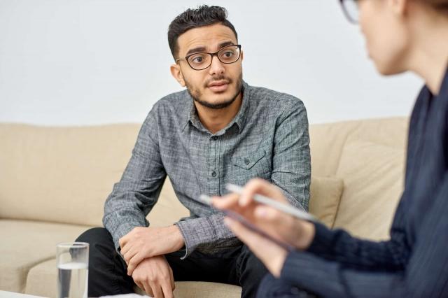 7 Clear Signs You Could Benefit from Seeing a Therapist