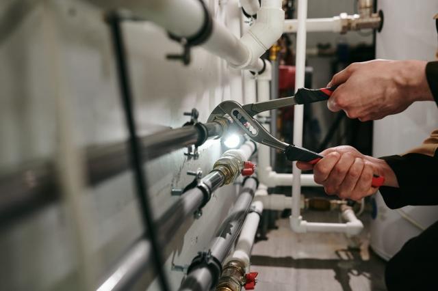 10 Clues Your Home Needs a Plumbing Company for Leak Detection