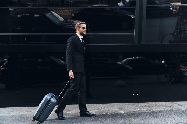 10 Reasons to Reserve a Limo Service for Seamless Airport Travel